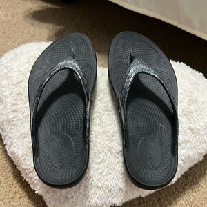 Oofos flip flops